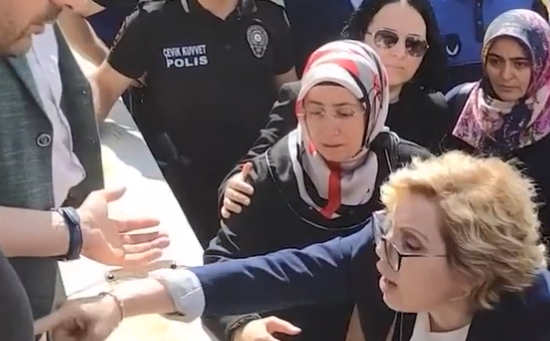 Çorum'da AKP'li belediyenin cami yıkmasına tepki: "Hani Kılıçdaroğlu geldiğinde camilerimizde namaz kılamayacaktık. Bugün camiyi yıkıyorsunuz."