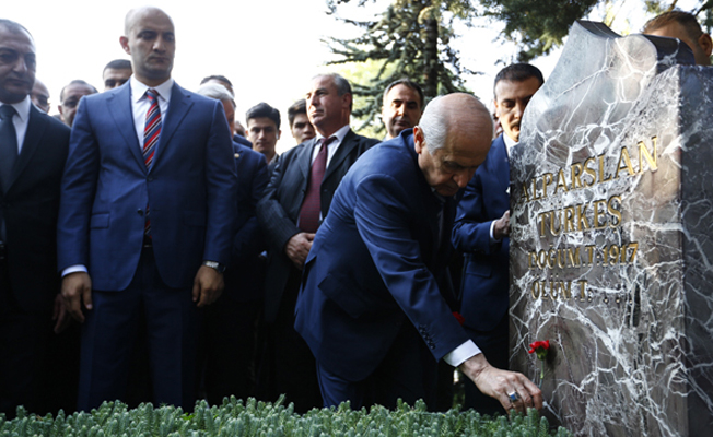 Bahçeli: Darbe davaları uzatılmamalı