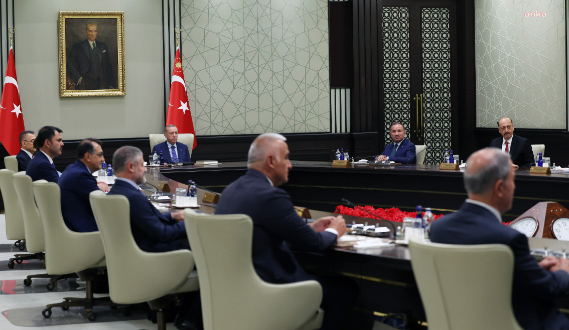 Geçmiş dönemin son kabine toplantısı sona erdi