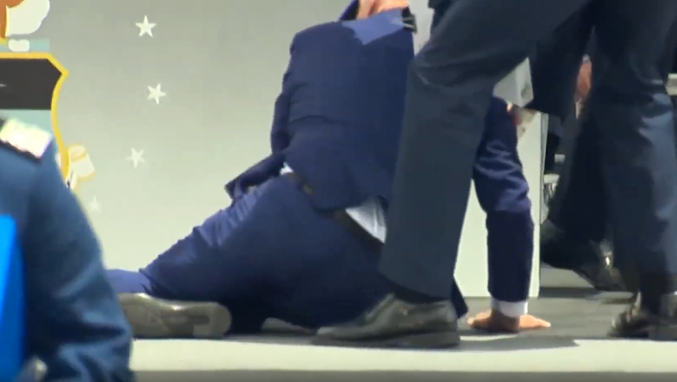 ABD Başkanı Joe Biden düştü!
