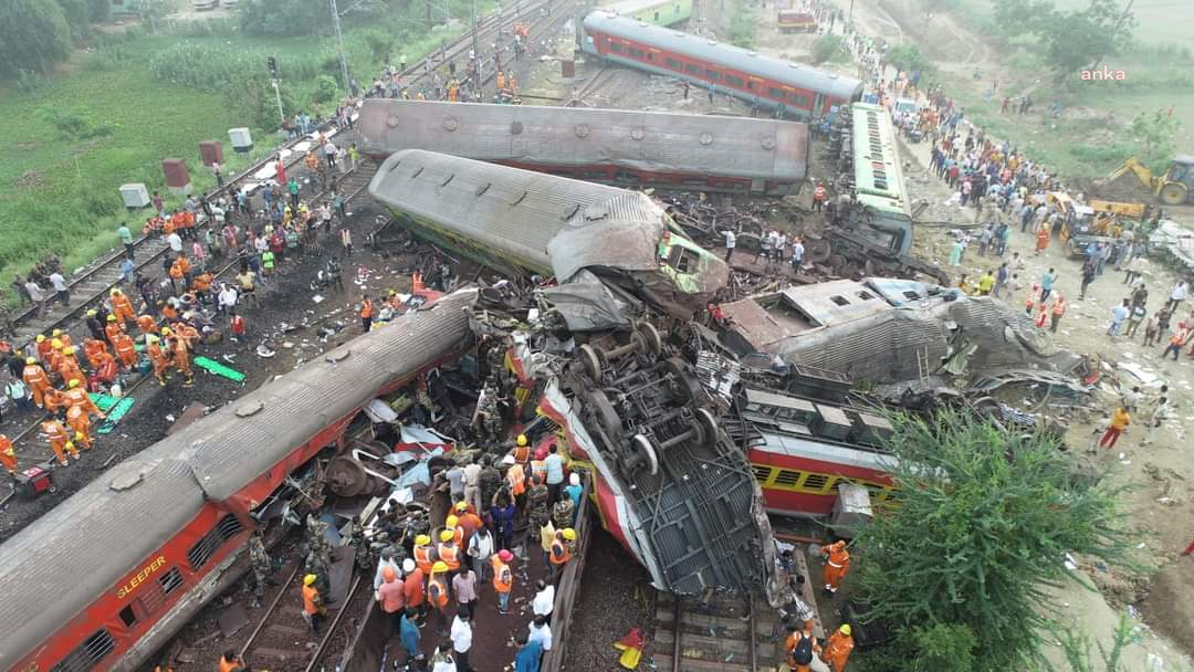 Hindistan'daki tren kazasında bilanço büyüdü! Dışişleri başsağlığı mesajı yayınladı