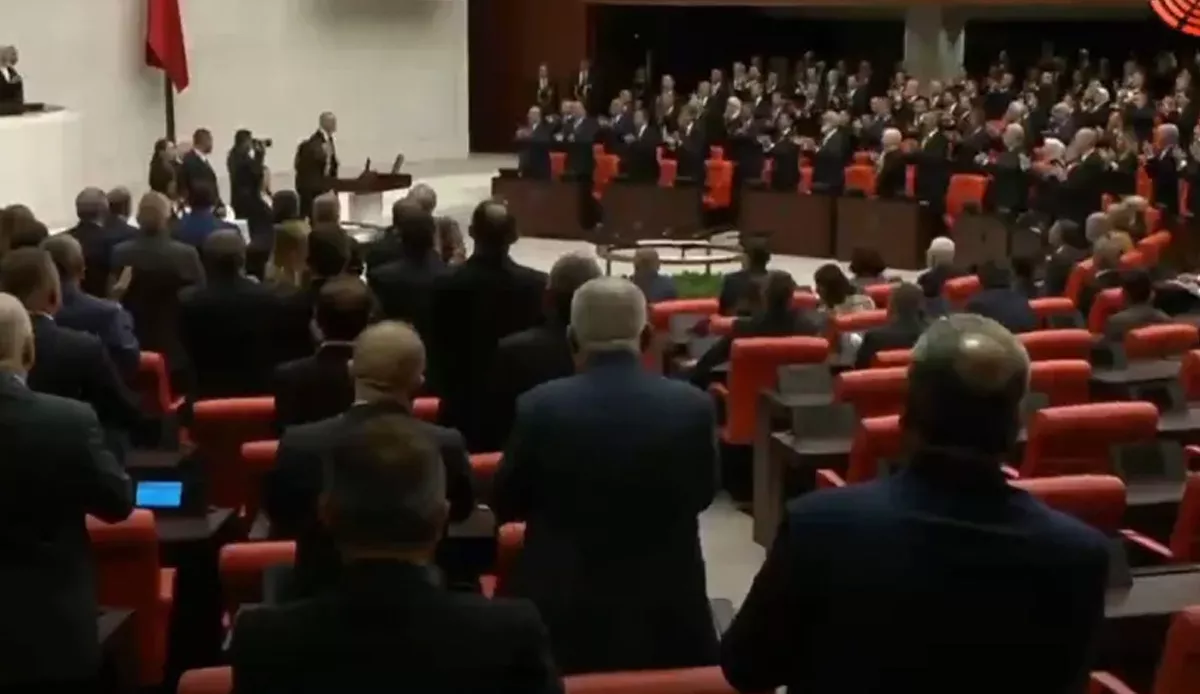 Erdoğan, TBMM'de yemin ederek resmen göreve başladı! Muhalefet Erdoğan'ı protesto etti