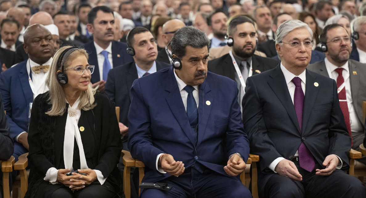 Maduro duaya eşlik etti