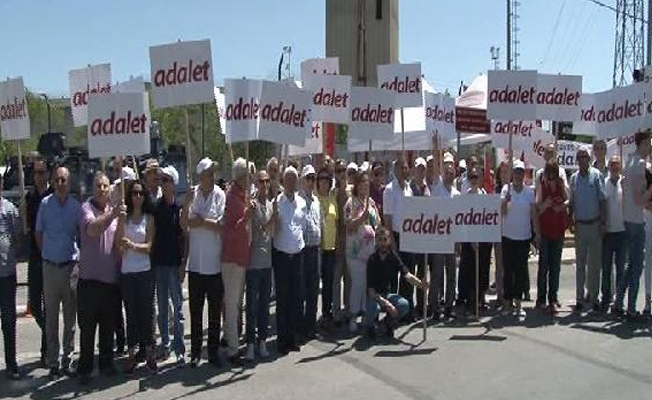 Bayramda Maltepe Cezaevi önünde 'Adalet Nöbeti'