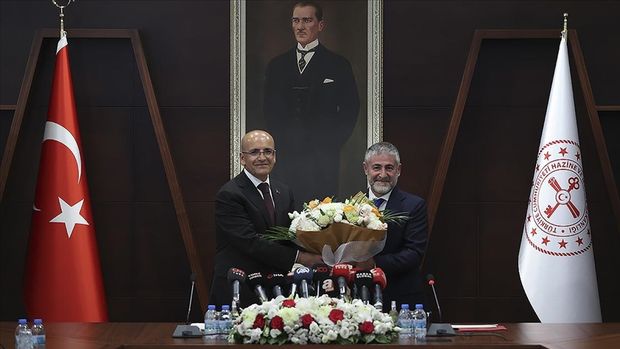 Fatih Altaylı'dan dikkat çeken yorum: Mehmet Şimşek intikam bıçağını kanırttı