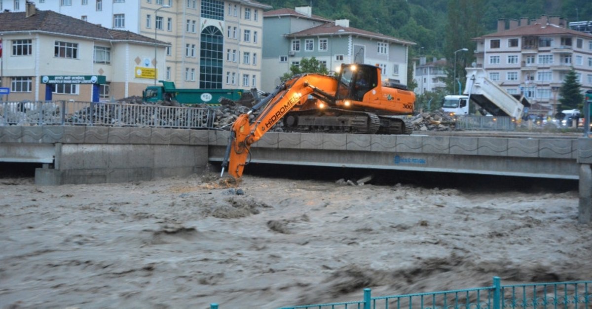 Karadeniz'de sel felakati can aldı! Valilikten uyarı geldi