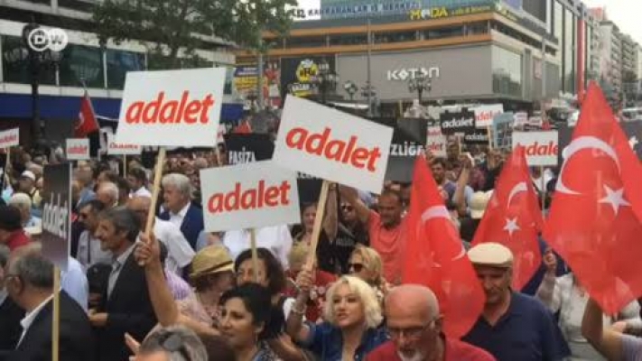 Köln Adalet için yürüdü: Türkiye'deki gelişmelerden endişeliyiz