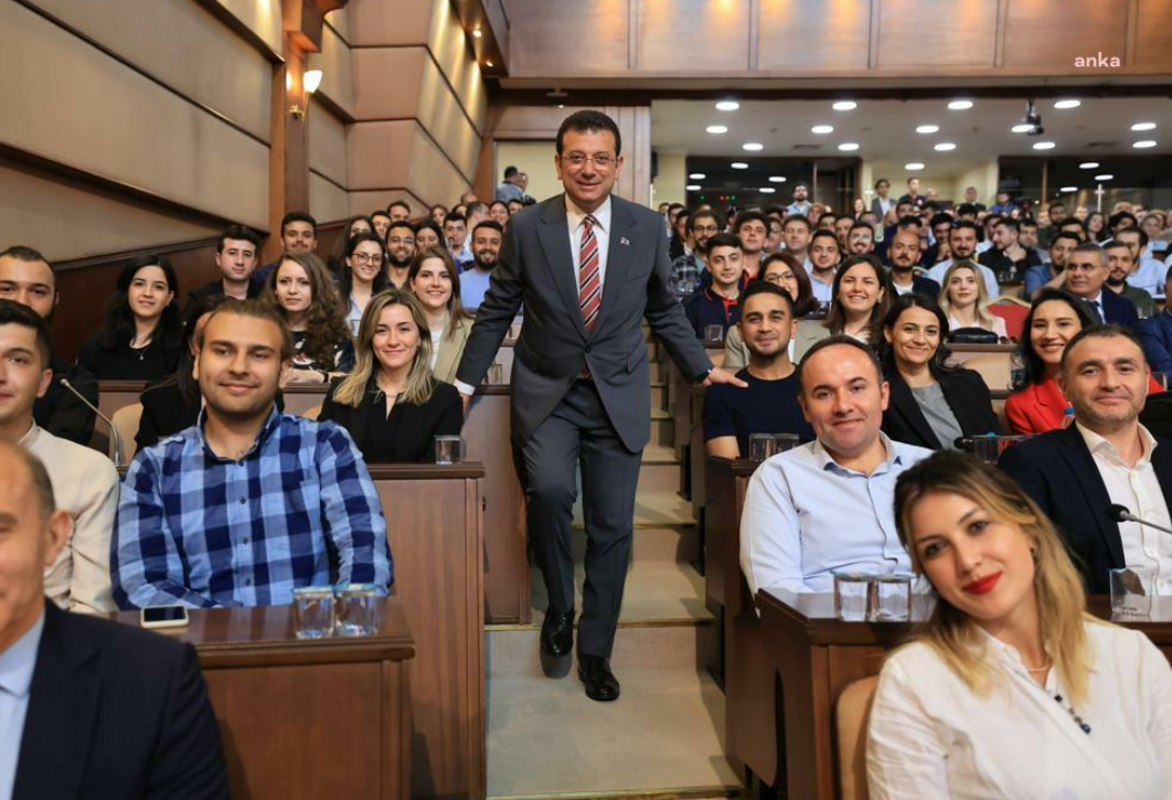 Ekrem İmamoğlu, İBB'deki yeni memurlara seslendi: "Koltuğun sahibi olmadığınızı, emanetçi olduğunuzu, görevinizi devretmeyi bilmeniz gerektiğini bilmelisiniz"