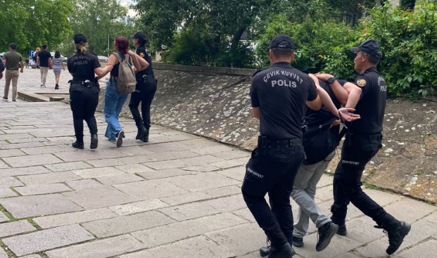 ODTÜ'deki Onur Yürüyüşü'ne polis müdahalesi! Çok sayıda gözaltı var