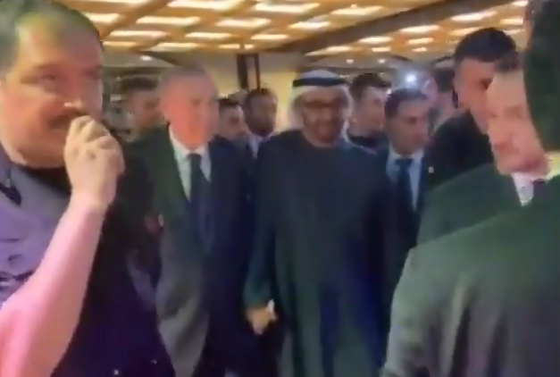 Cumhurbaşkanı Erdoğan ve BAE lideri Florya'daki restorandan el ele ayrıldı