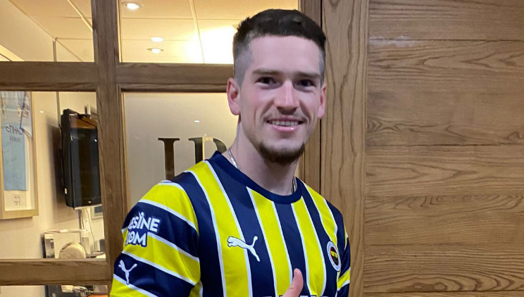 Fenerbahçe gelecek sezonun ilk transferini duyurdu