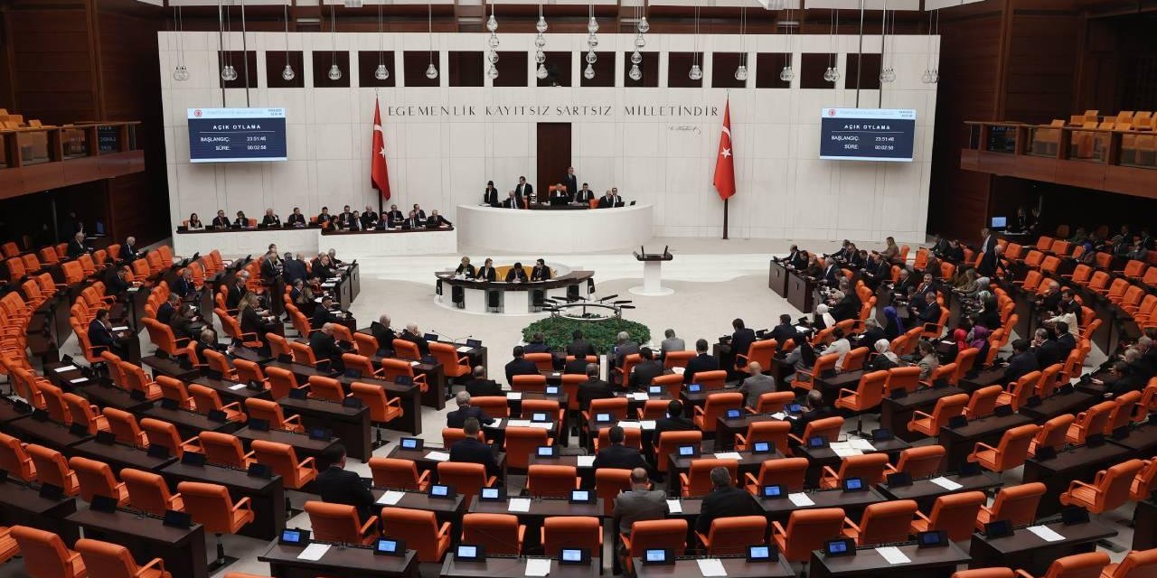 Üç parti birleşti ve Meclis'te bir grup daha oldu!