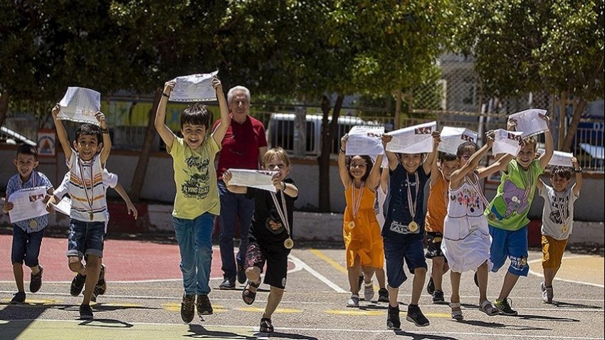 19 milyon öğrenci için karne günü