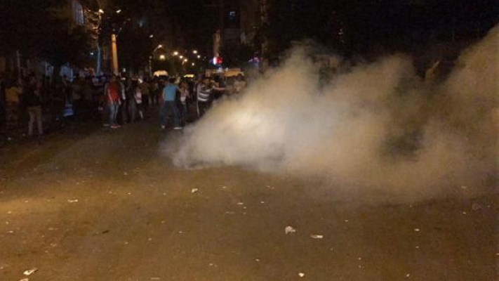 Diyarbakır'da halk tacize karşı sokağa çıktı, polis müdahale etti