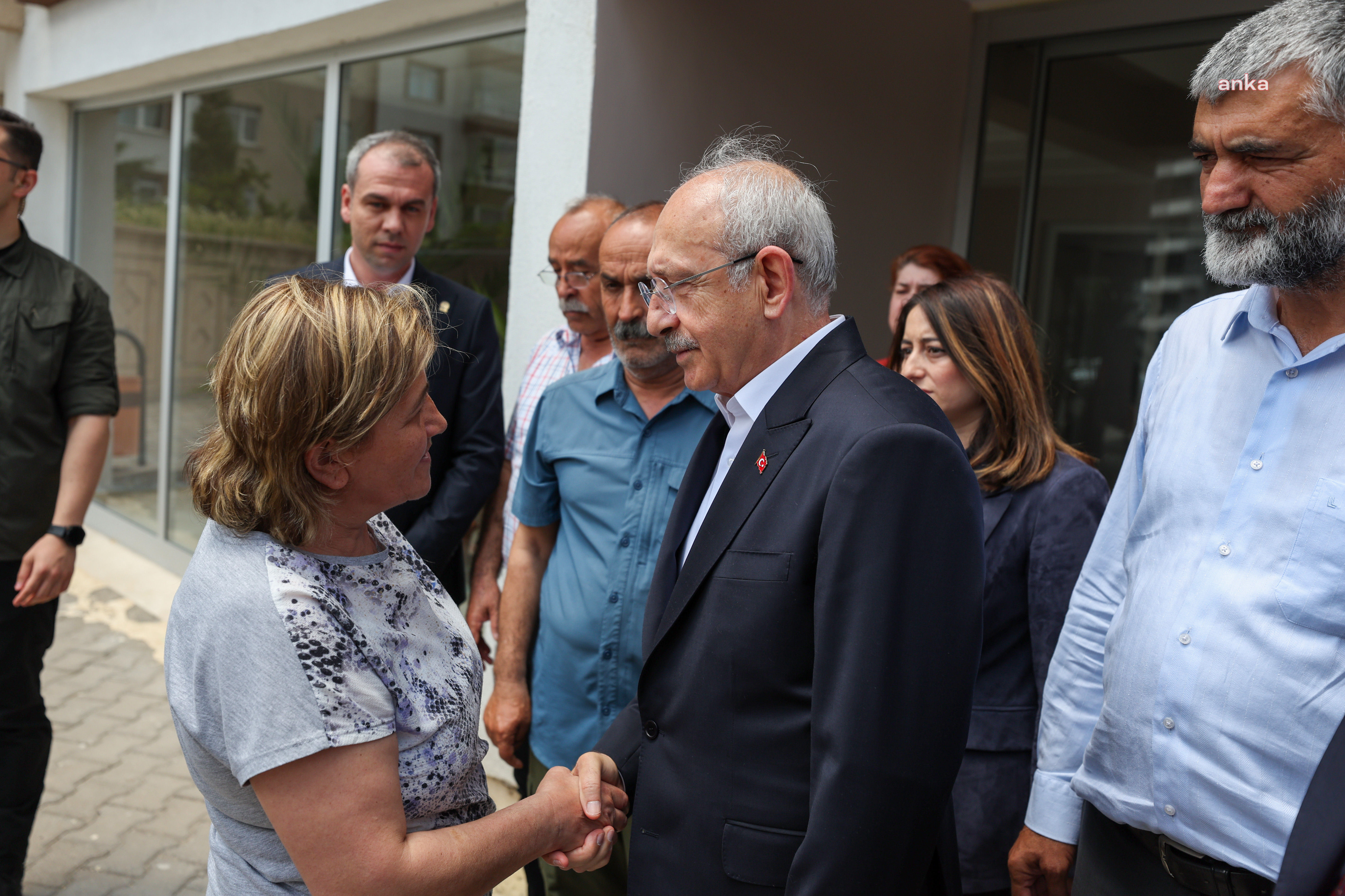 Kılıçdaroğlu'ndan Babalar Günü'nde depremzede ailelere ziyaret