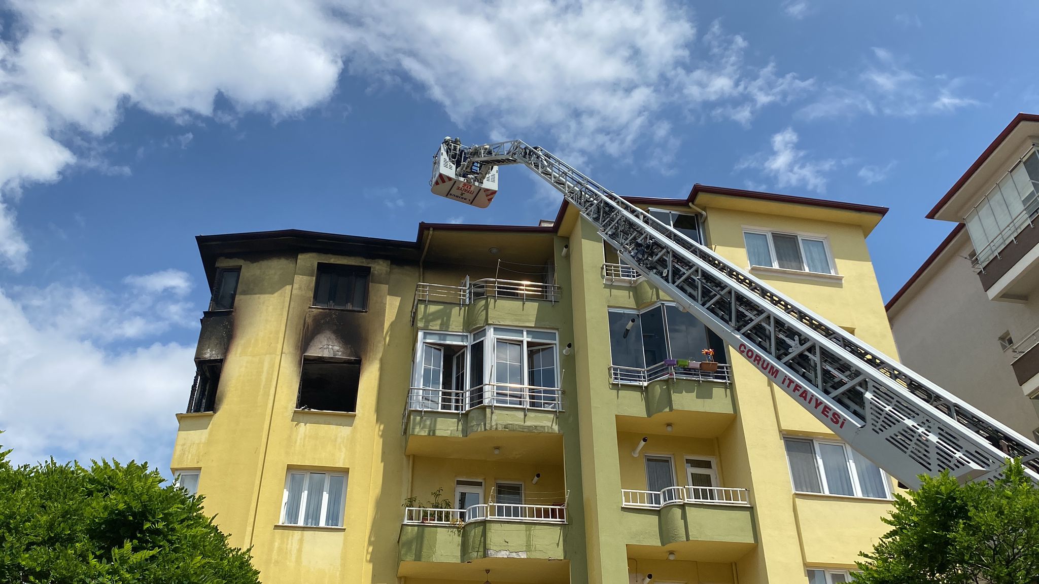 Çorum’da 5 katlı binada yangın