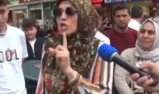 Sokak röportajına başörtüsü ve eğitim ile ilgili o sözleri damga vurdu: "Ben okumadım ama başörtüsü yasağından değil..."