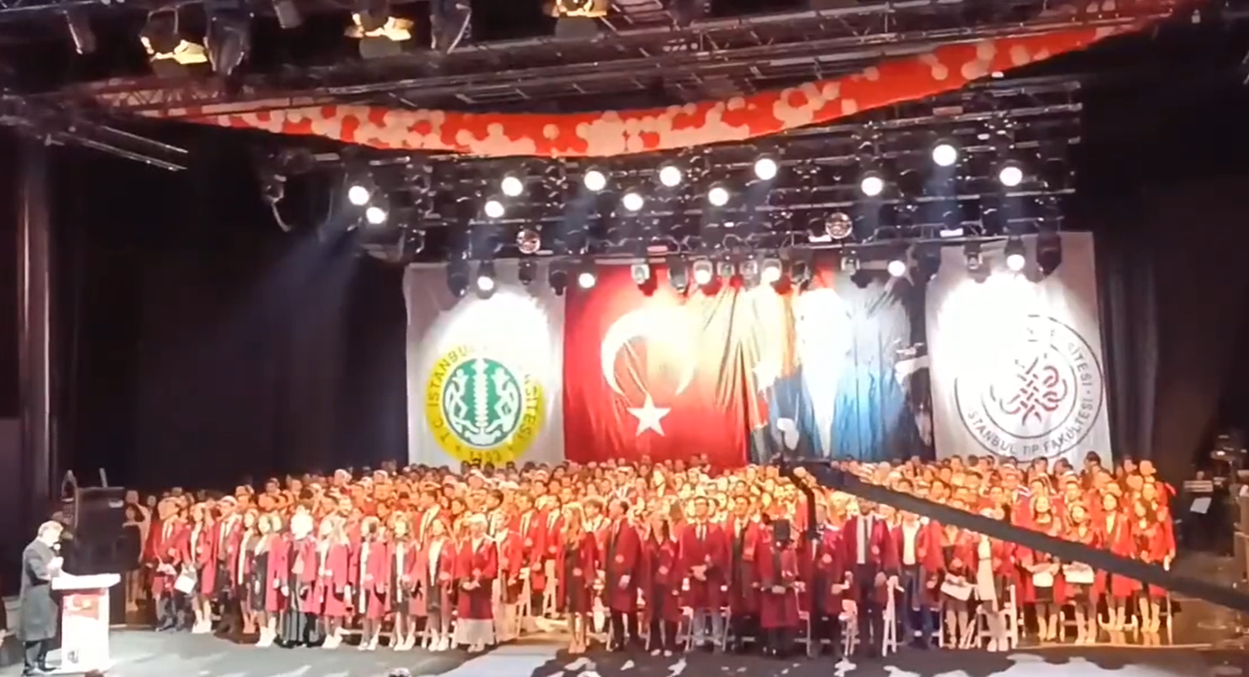 Çapa Tıplı öğrenciler dekanın Hipokrat Yemini’ndeki ‘cinsel yönelim’ sansürünü deldi!