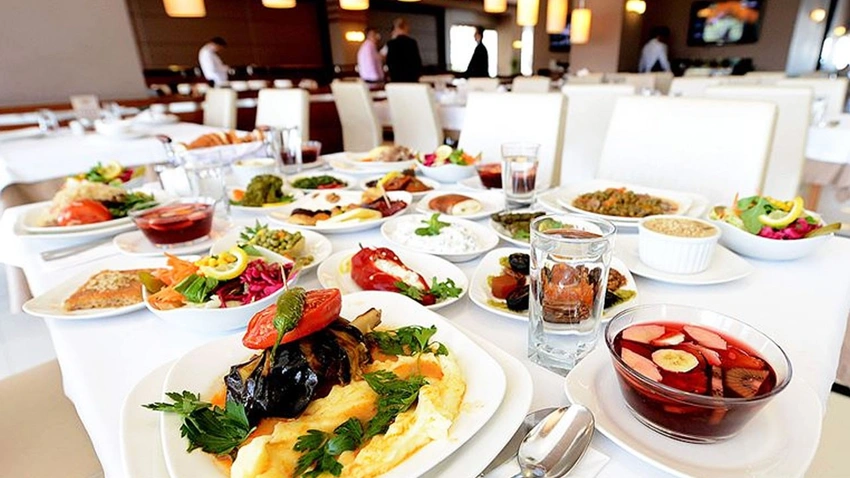 Kaymakamın iftar menüsünü yanlış çıkarınca başına gelmeyen kalmadı