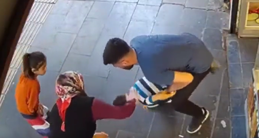 Nefes borusuna şeker kaçan çocuğu Heimlich Manevrası ile kurtardı