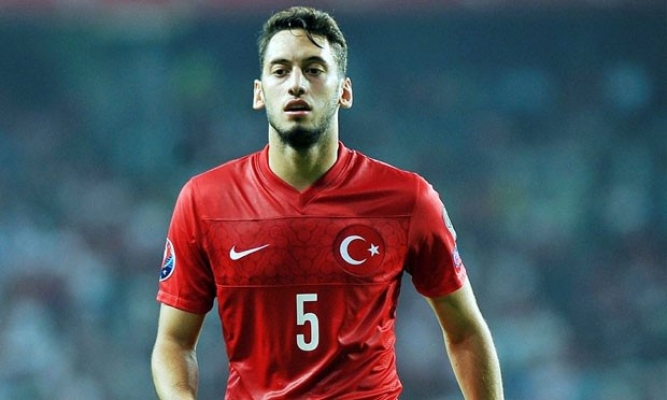 Hakan Çalhanoğlu Avrupa deviyle anlaştı!