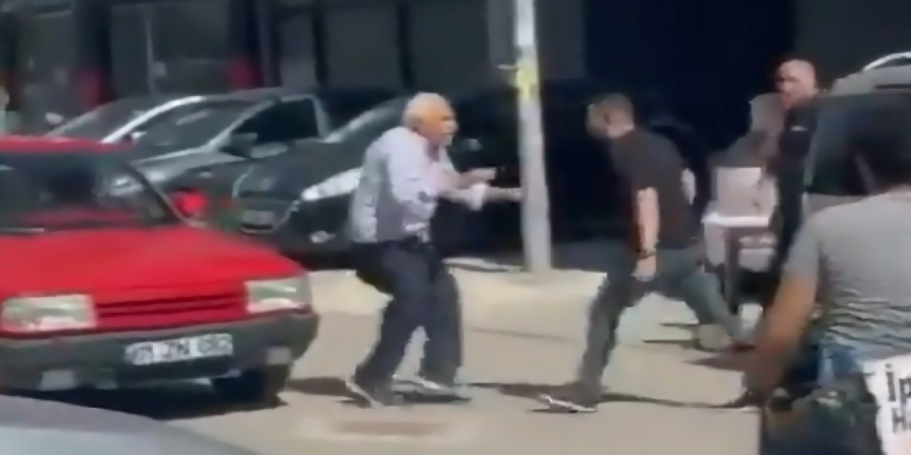 Sevgilisine araba çarpınca çılgına döndü! 75 yaşındaki adamı bıçakladı