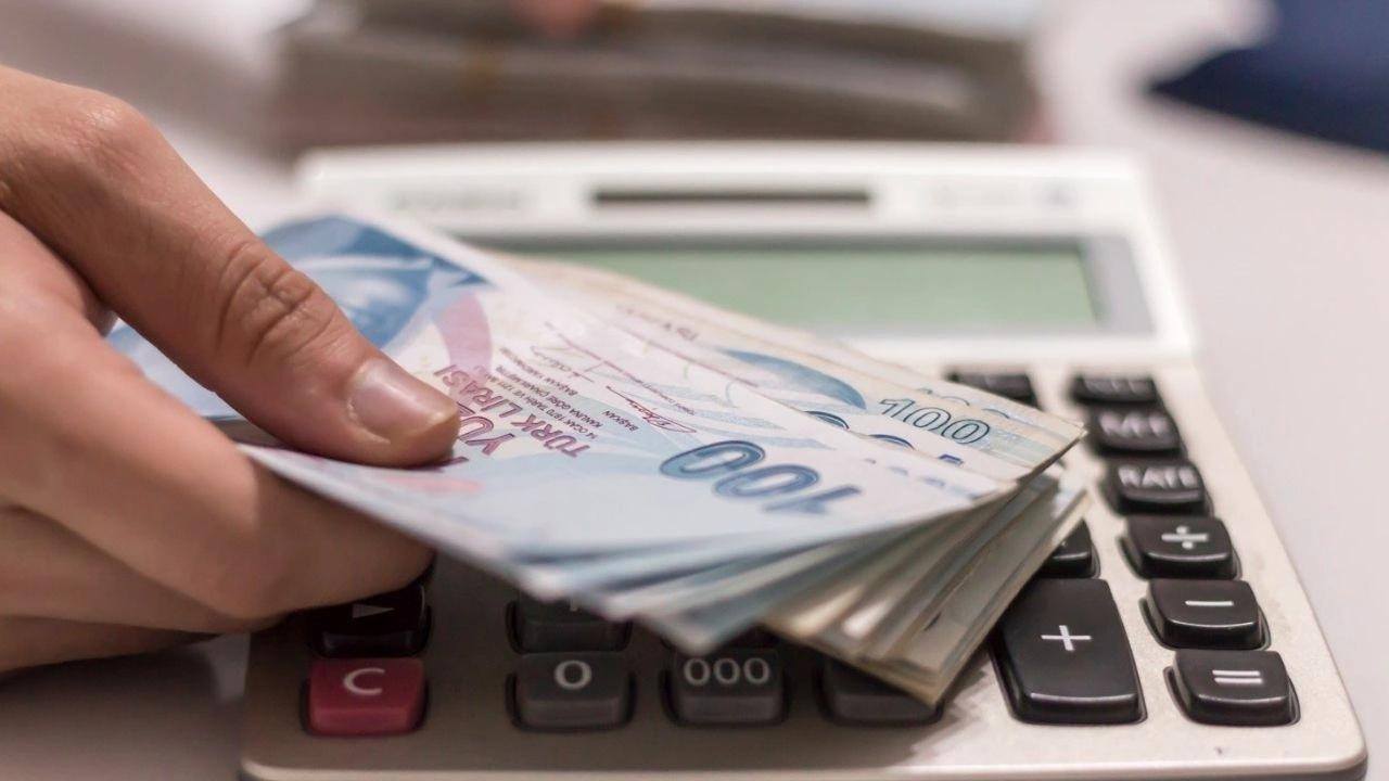 Asgari ücret hesaplara bile yatmadan 3 günde eridi