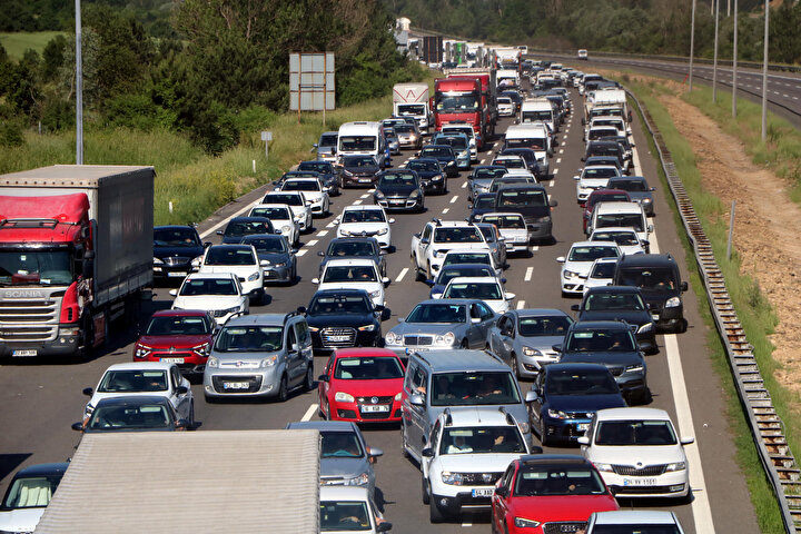 Kurban Bayramı trafiği başladı! TEM Otoyolunda trafik durma noktasına geldi
