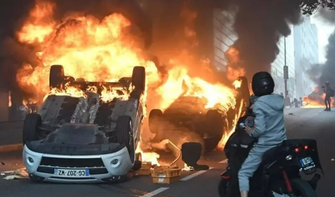 Fransa'yla ilgili konuşurken dikkat edin! Kapınıza polis gelebilir