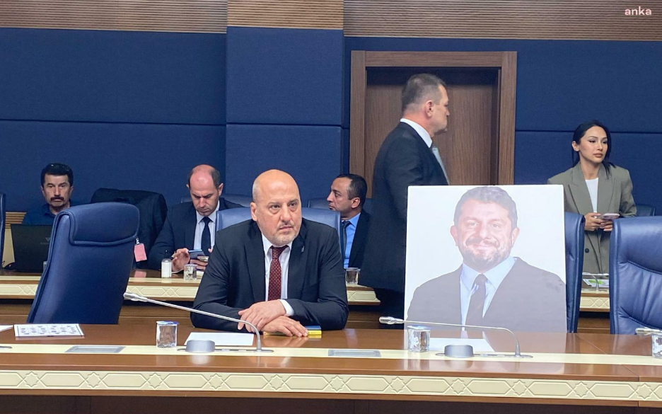 Can Atalay'ın fotoğrafıyla gelen Ahmet Şık, yerinden kaldırılınca komisyonu terk etti