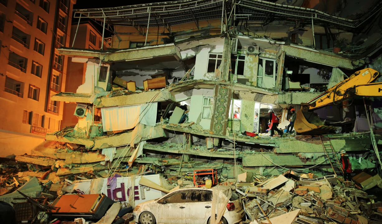 Fatih Altaylı, deprem paralarının ne olduğuna ilişkin öneriyi reddeden AKP-MHP ile ilgili yazdı