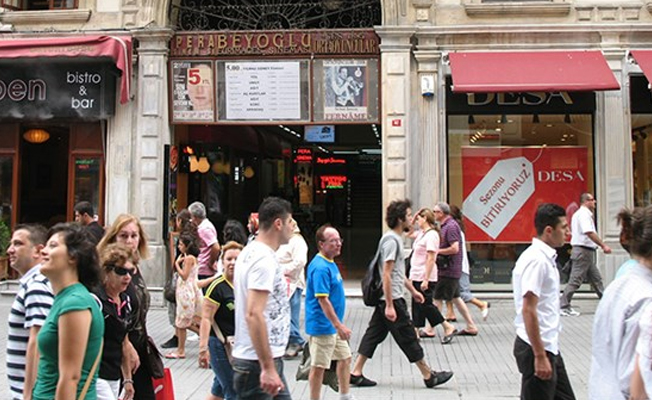 Beyoğlu Sineması kapılarını kapatmıyor!