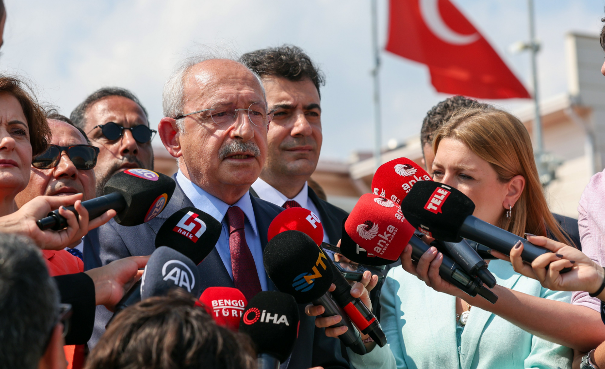 Kılıçdaroğlu, Can Atalay ziyaretinden sonra konuştu: "Yeter artık yahu. Bu milletin biraz da yüzü gülsün. Herkes de bir karamsarlık atmosferi var"