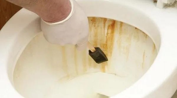 Klozetteki sarı lekeleri yok eden mucize içecek! İçmek için değil dökmek için alacaksınız