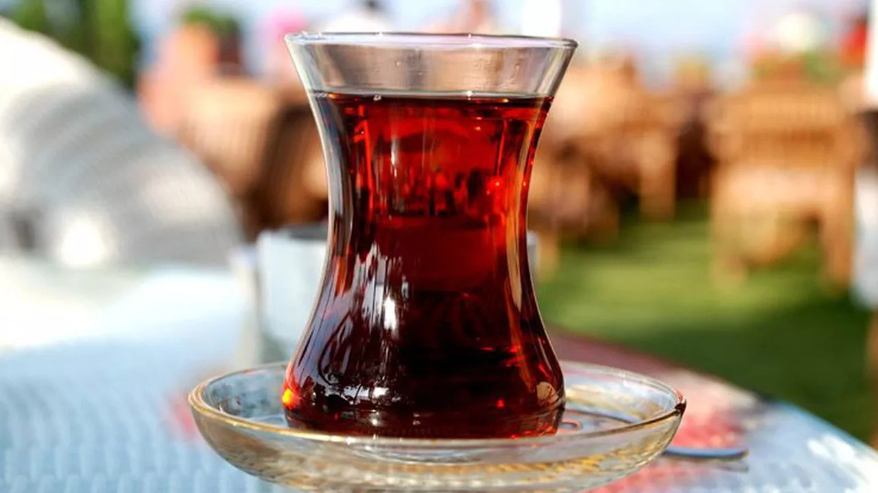 Çay tiryakilerine kötü haber! Zamlardan çay da payını aldı