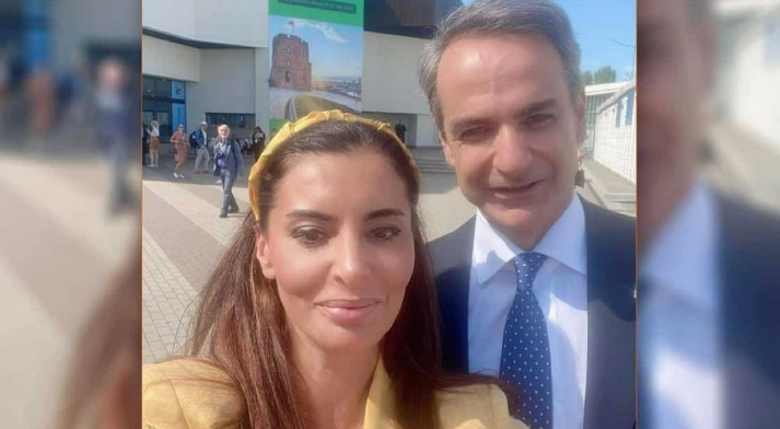 'Yunan adalarına gitmeyin' diye millete akıl veren Hande Fırat, Miçotakis’le aynı karede