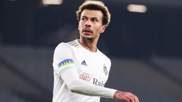 Çocukken annesinin arkadaşının tacizine uğramıştı! Ünlü futbolcunun annesi konuştu