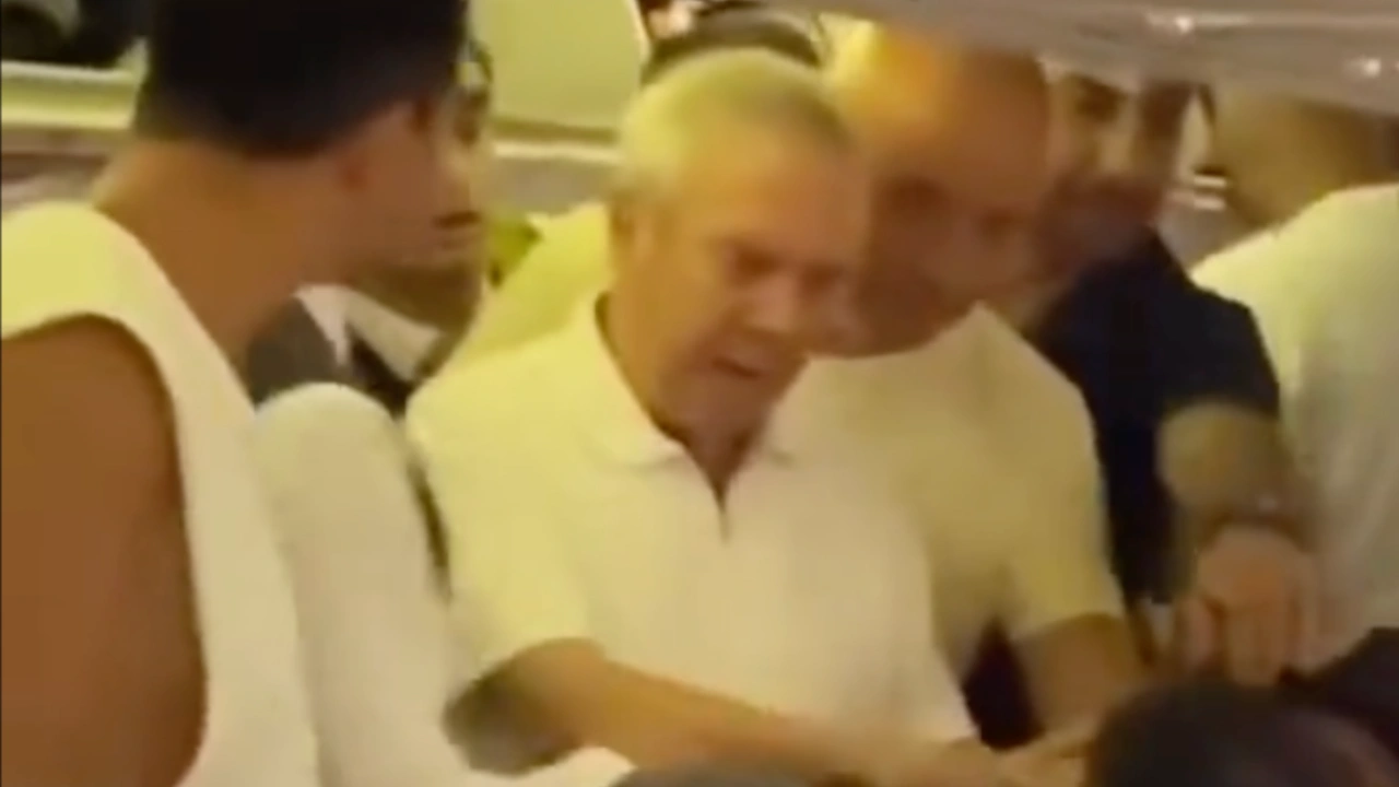 Uçakta çıkan kavgayı Aziz Yıldırım ayırdı