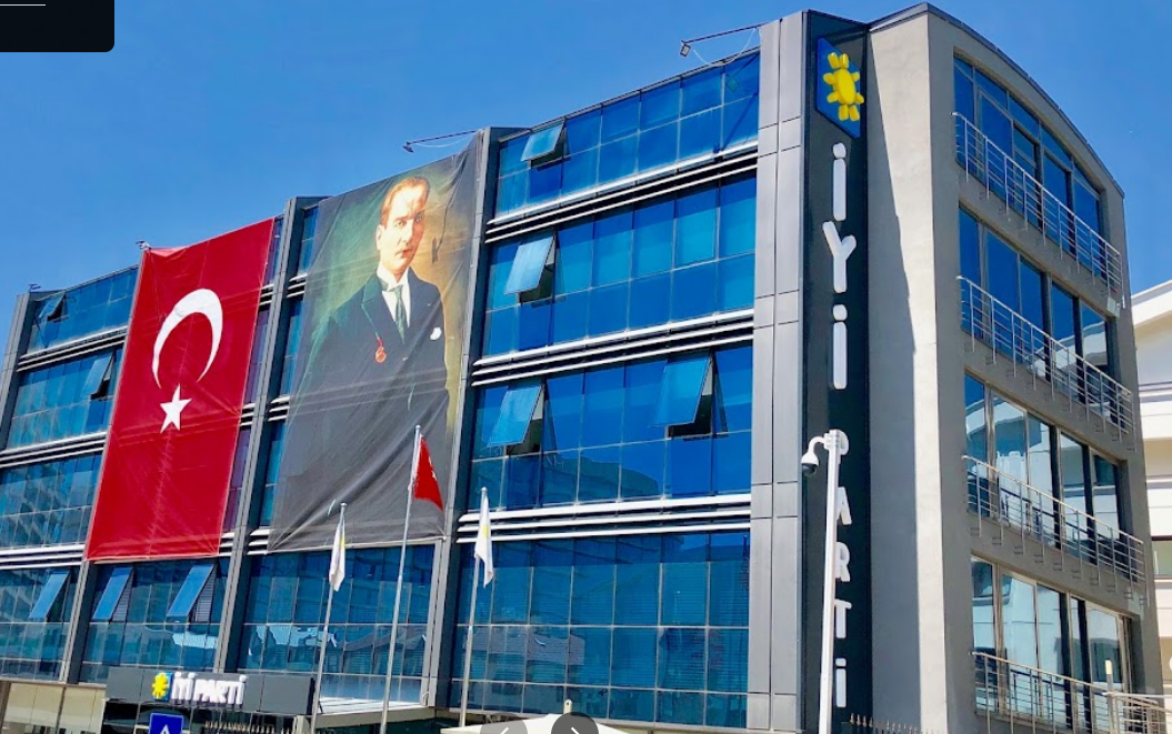 İYİ Parti'de ortalık toz duman! Haklarında ihraçları istendi