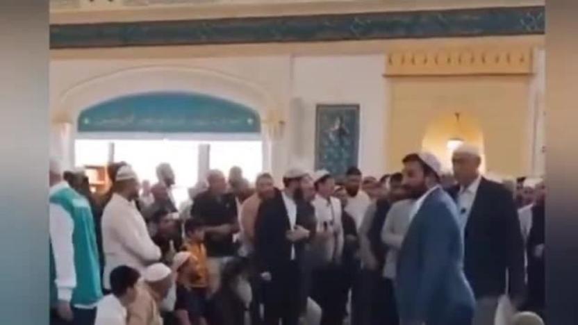 Menzil'de yeni şeyhi garip seslerle karşıladılar! O sesleri neden çıkardıkları belli oldu