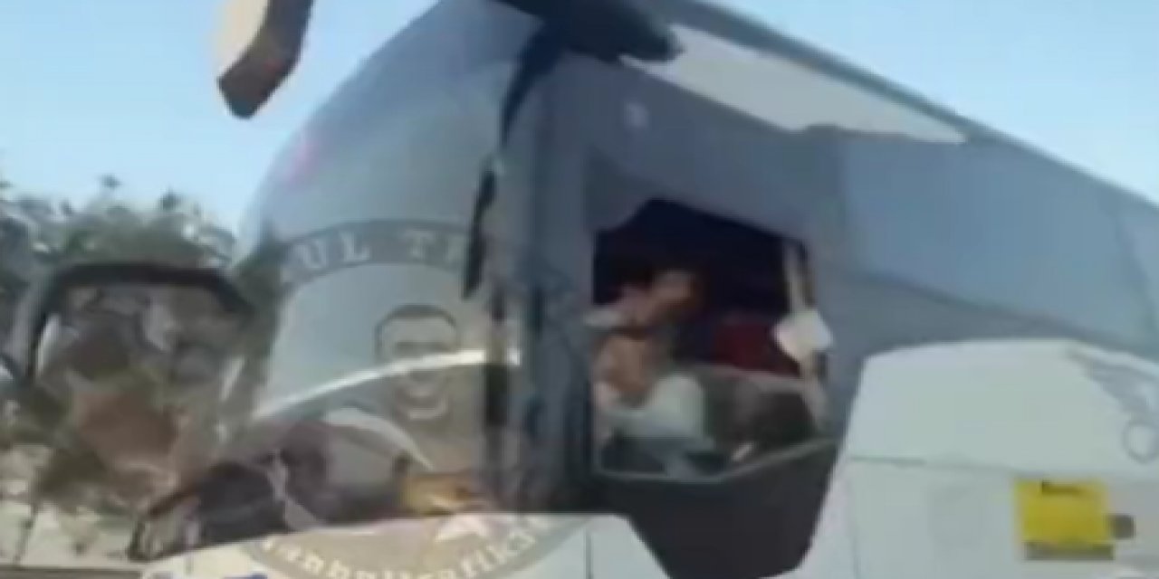 Yolcu otobüsündeki şoför ve muavin, bebekli aileyi taşıyan araca saldırdı