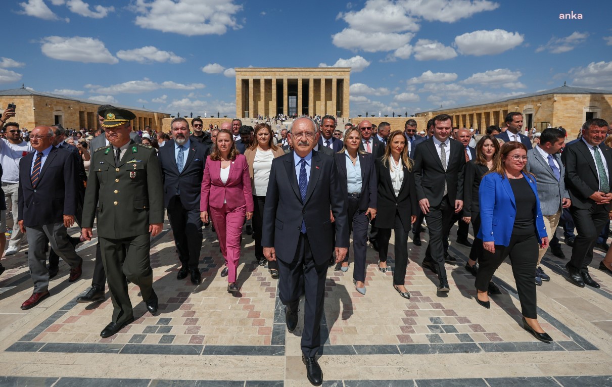 CHP, Lozan'ın 100. yılında Kılıçdaroğlu liderliğinde Anıtkabir'i ziyaret etti
