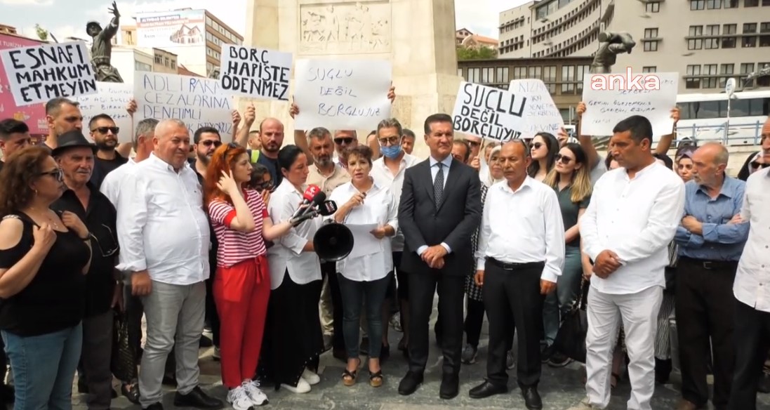 Çek Mağdurları Mustafa Sarıgül ile birlikte Ankara'da eylem yaptı: "Borç hapiste ödenir mi"