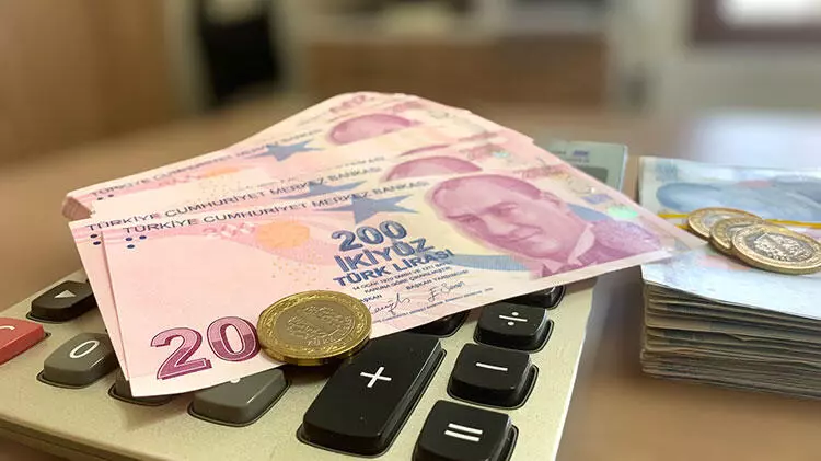 Emekli ve memurun maaşları bir kez daha değişiyor! İşte seyyanen zam sonrası maaşlar