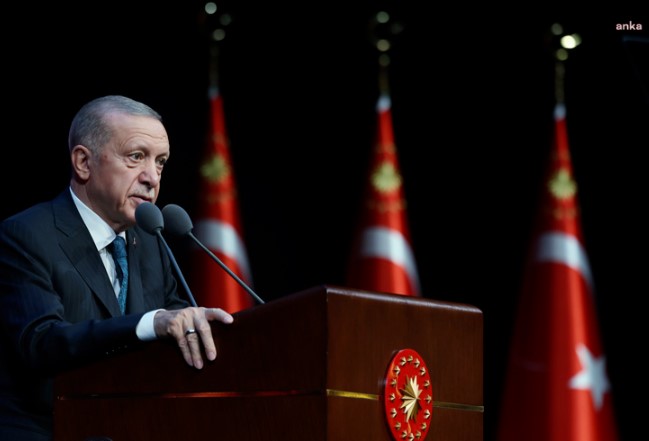 Cumhurbaşkanı Erdoğan: "Cumhuriyet’imizin 100'üncü yılını darbe anayasası ile karşılamış olmayı açıkçası içimize sindiremiyoruz"