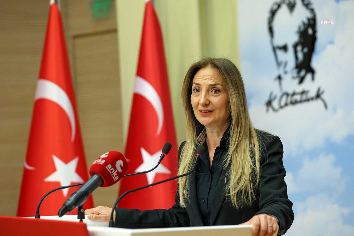 CHP'li Aylin Nazlıaka'dan Aile Bakanı Mahinur Göktaş'a 'nafaka' tepkisi: "Laiklikle derdi olanların ilk hedefi her zaman kadınlar olur"