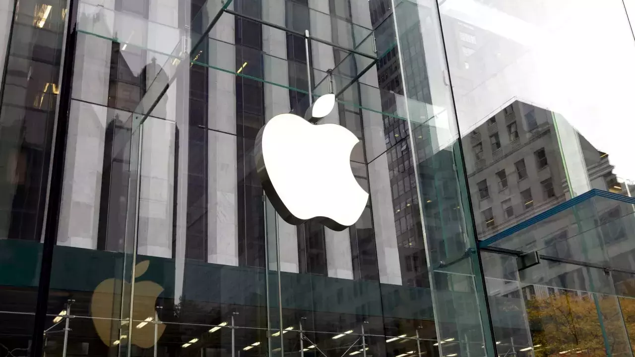 Apple çıkardığı ayakkabıyı satışa sundu! Fiyatı şoke etti