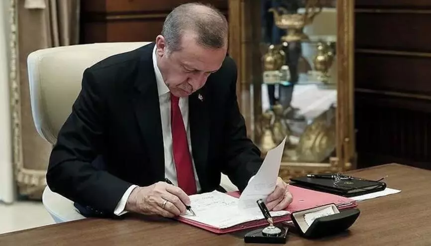 AKP'den vekil seçilemeyene rektörlük hediye