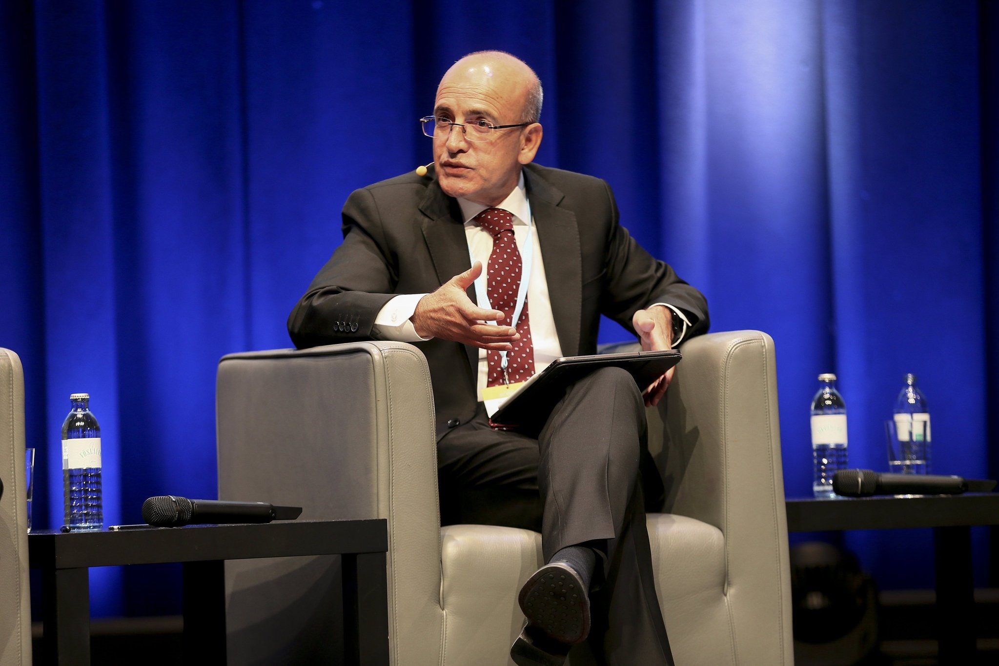 Enflasyon için 2024 yılını işaret eden Mehmet Şimşek'e tepki: “7500 TL ile bir geçinir misiniz lütfen?”
