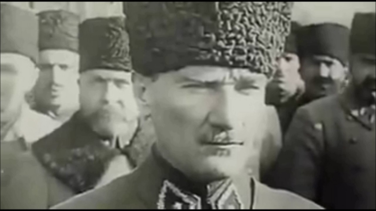 Yapay zeka ile Atatürk'e "Fikrimin İnce Gülü" şarkısı söyletildi